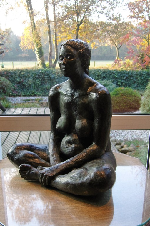 Onbekende meester: Groot zwaar gesigneerd beeld. verkocht voor € 1403!