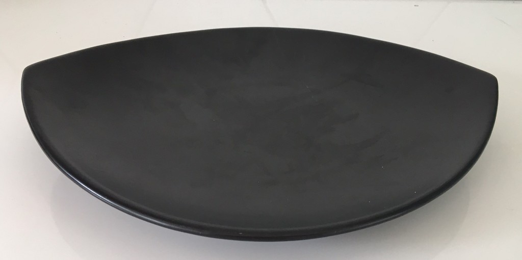 Potterie De Driehoek Huizen - Zwart mat platelen serveerschaal 1955 kopen? Bied vanaf 12!