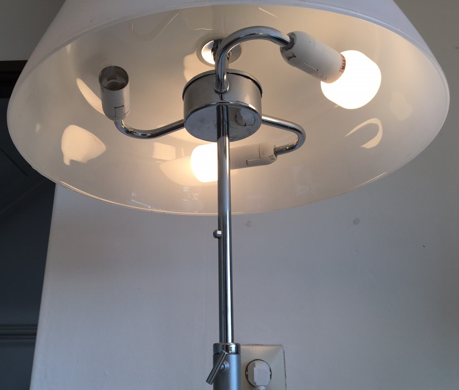 Onbekende designer - Metalen Mushroom tafellamp met gesatineerd glazen kap kopen? Bied vanaf 48!