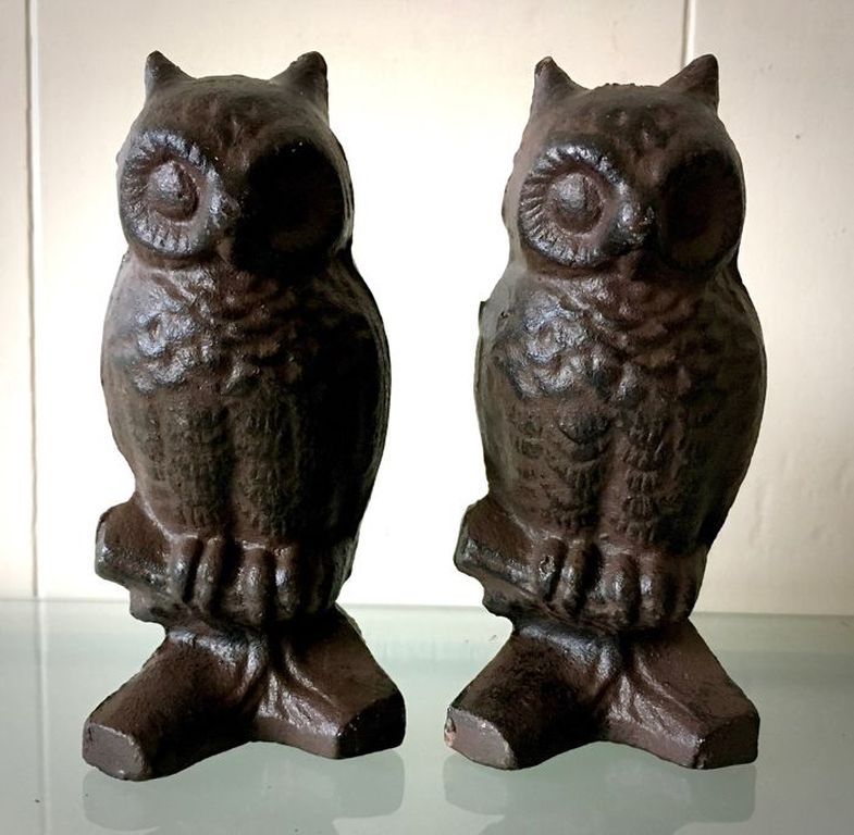 Twee stilistische gietijzeren sculpturen: Uilen - 1ste helft 20e eeuw Frankrijk kopen? Bied vanaf 19!