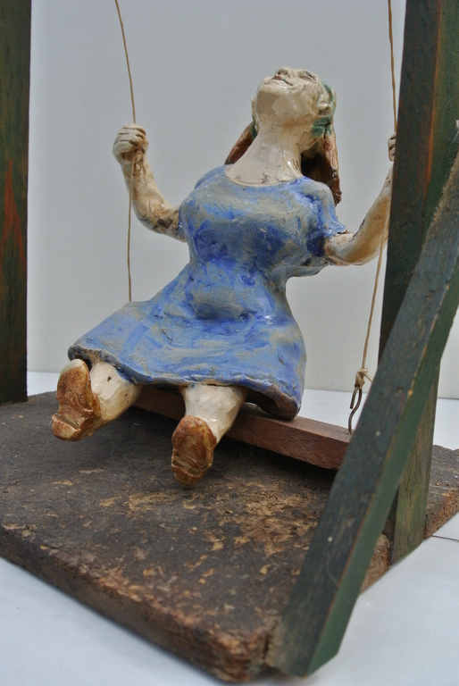 HARM KAMERLINGH ONNES. Keramiek. Meisje op schommel. MUSEUMSTUK kopen? Bied vanaf 1650!