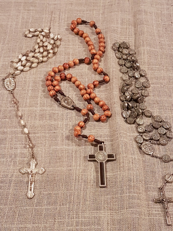 Lot van drie rozenkransen kopen? Bied vanaf 1!