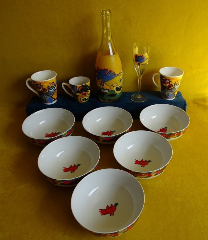 Corneille, porseleinen kopje, 2 bekers, 6 kommen, glazen fles en glas, 11 stuks kopen? Bied vanaf 1!