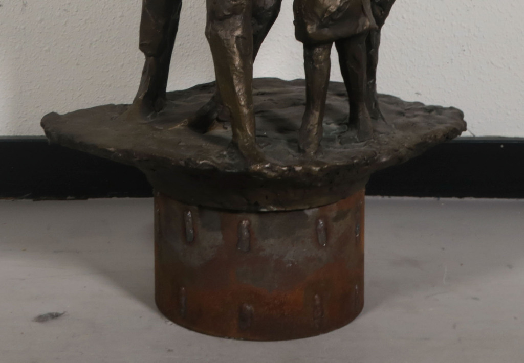 Hein Vree: Groot Bronzen (buiten) beeld, Schuilen onder de jas kopen? Bied vanaf 500!