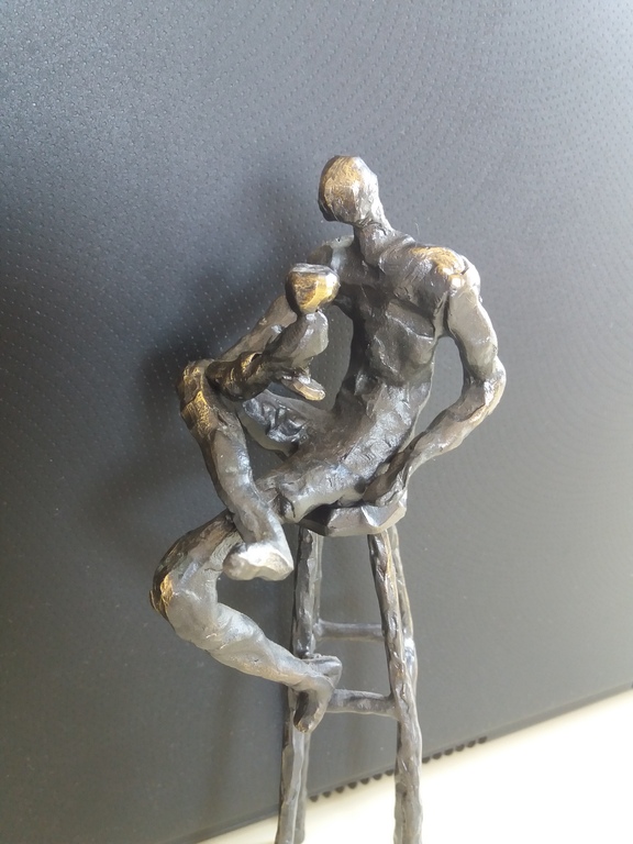 BRONS BEELD VAN ASTRID VELDHUYSEN KOPPEN MAN OP BARKRUK 21 X 6 CM . kopen? Bied vanaf 10!