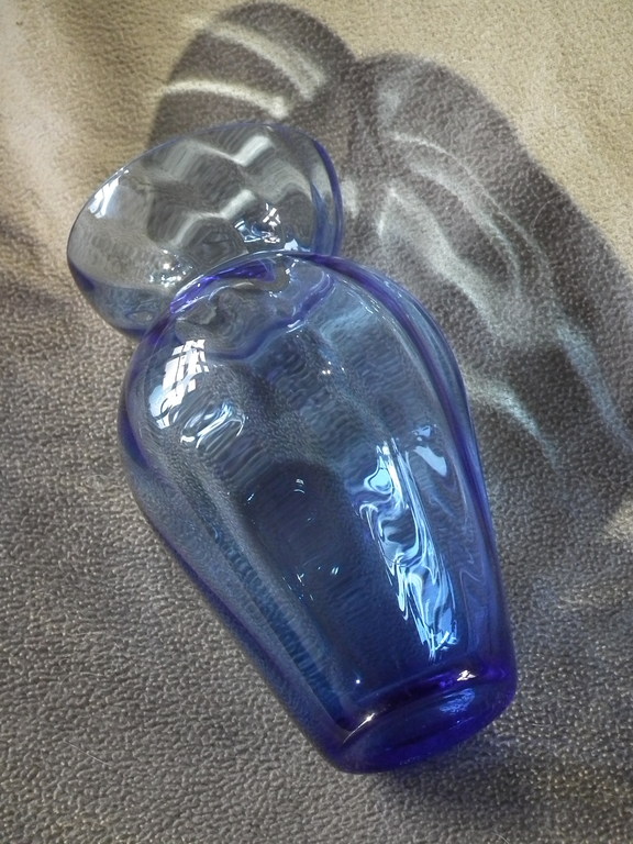 Willems Noyens gesigneerde blauwe vaas met optische banen kopen? Bied vanaf 28!