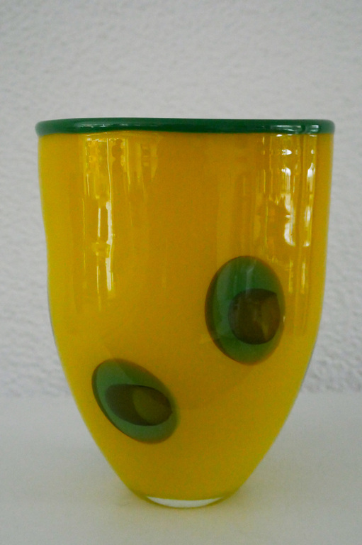 Gele vaas met ogen kopen? Bied vanaf 35!