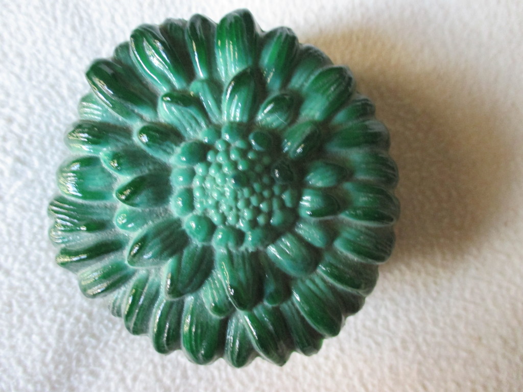 Veertiger- vijftiger jaren zeepbakje van Boldoot van groen persglas kopen? Bied vanaf 9!