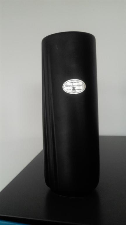 Jeroen Bechtold voor Flora Keramiek Hardenberg: Matzwarte vaas kopen? Bied vanaf 7!