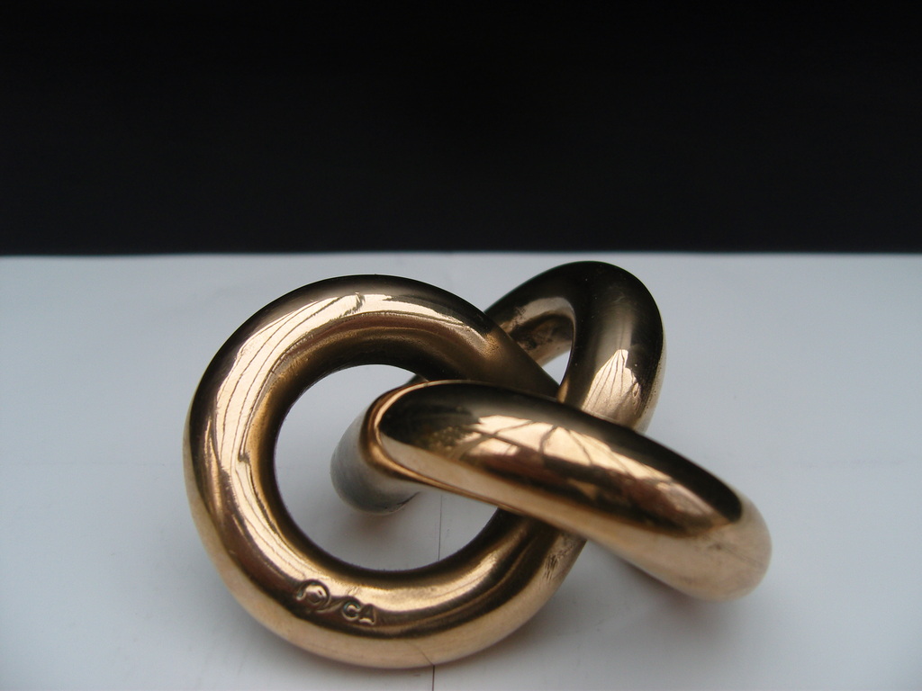 M C Escher: Oneindige knoop in brons kopen? Bied vanaf 60!