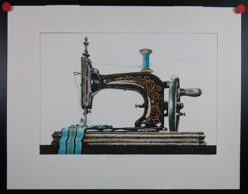 Herman Berserik. -Naaimachine-  Kleurenlitho 1976. Eigen druk. kopen? Bied vanaf 165!