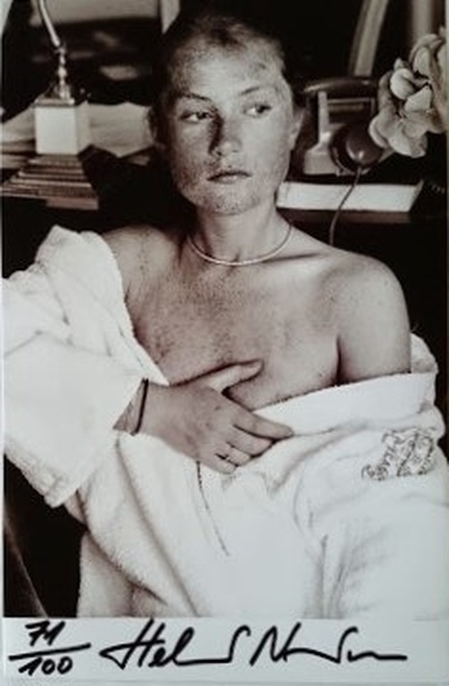 AcheterHelmut Newton - Isabelle Huppert, Hotel Carlton, Cannes, 1976 - offsetprint? Enchérissez de 75!