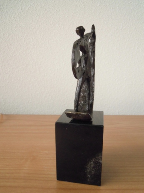 Massief gesigneerd bronzen beeld - 18 cm hoog inclusief de zwart marmeren sokkel kopen? Bied vanaf 45!