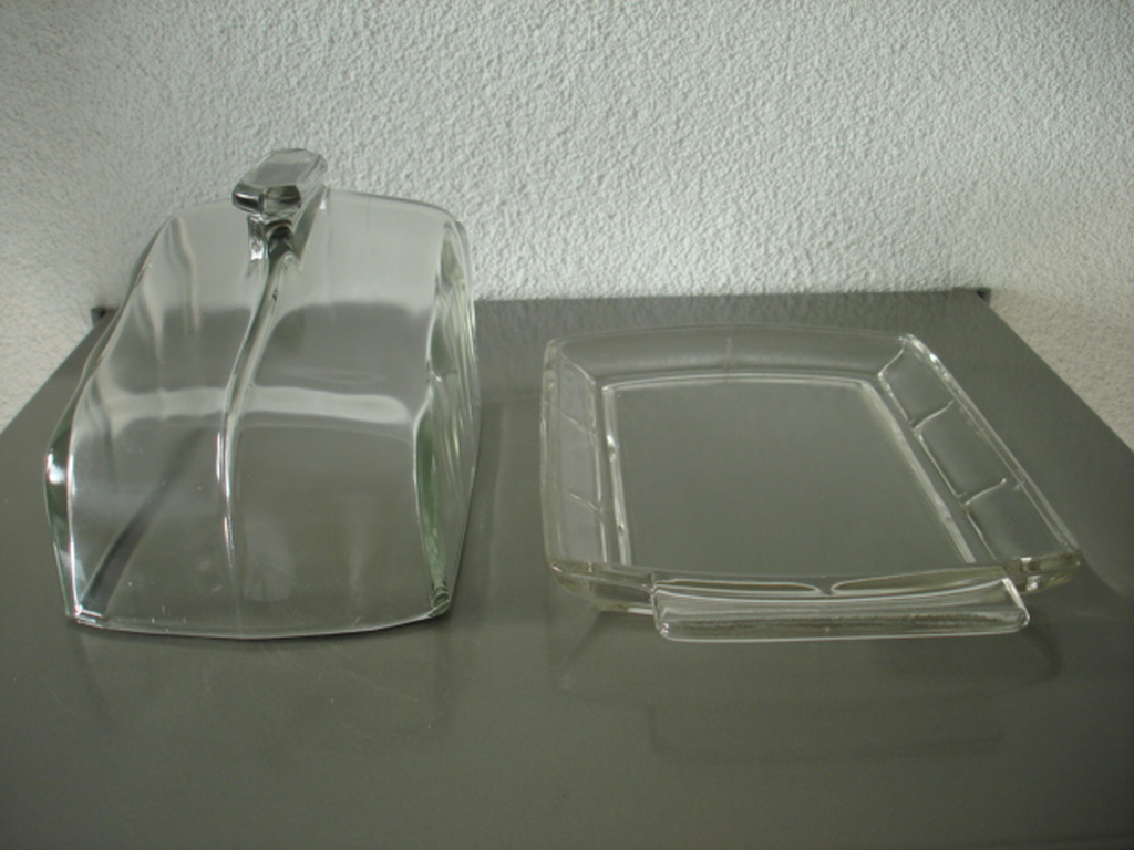 Leerdam(?): Glazen kaasstolp met onderschotel kopen? Bied vanaf 6!