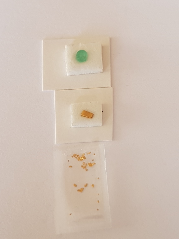 Lot van 12( 999) zuivere goudmarkt goudklompen 0.6-1.5mm 1 natuurlijke emerald  kopen? Bied vanaf 1!