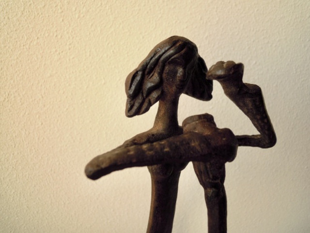 Modern hoog slank beeld van vrouw  -  42 cm. kopen? Bied vanaf 1!