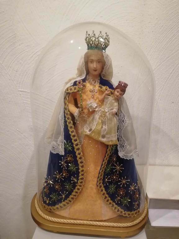 prachtig oud Maria beeld met kind onder glazen stolp - circa 1960 verkocht voor € 40!