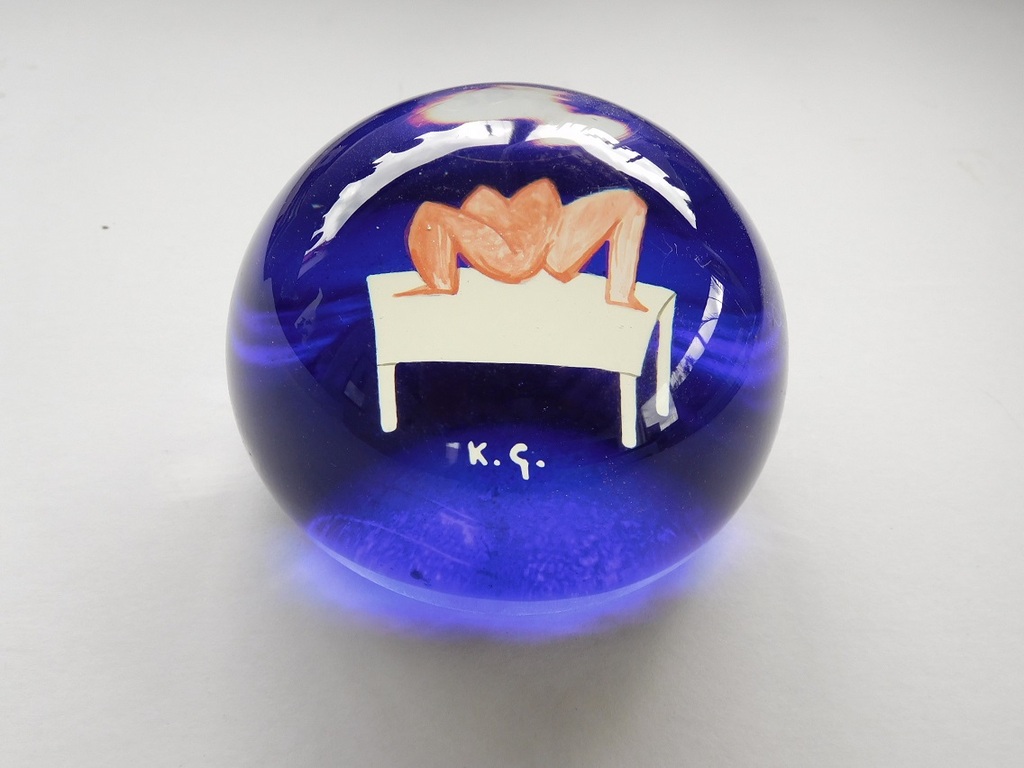 Klaas Gubbels, Glazen presse papier, e.a. 4/5, gesigneerd verkocht voor € 450!