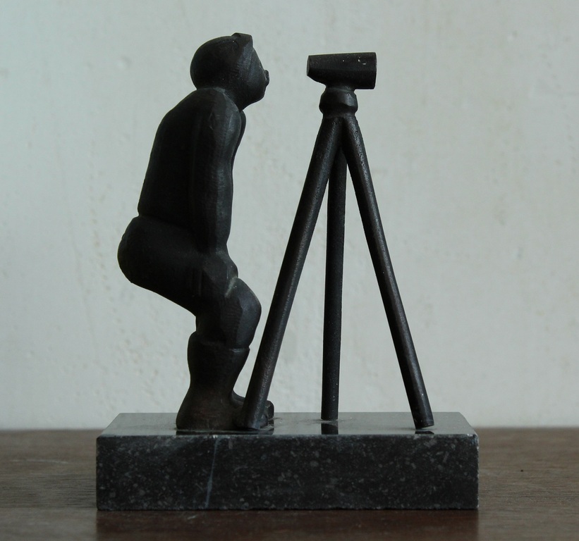 Marlies Noordkamp: Bronzen beeld, Landmeter kopen? Bied vanaf 35!