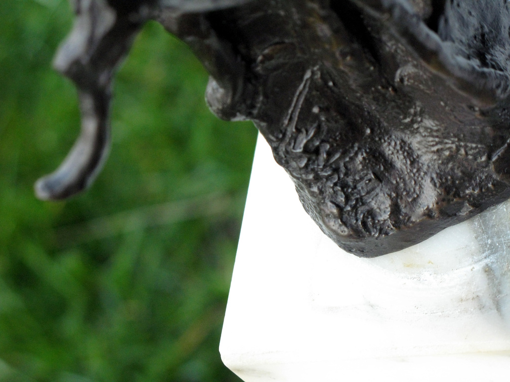 JITS BAKKER (1937 - 2014) - BRONZEN SCULPTUUR op marmeren sokkel (1976).  kopen? Bied vanaf 325!