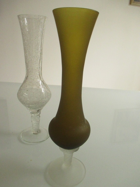 Een kavel met vier narcissenvaasjes kopen? Bied vanaf 8!