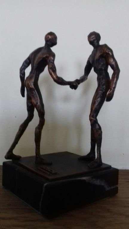 Beeldje "ONTMOETING". kopen? Bied vanaf 15!