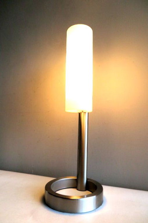 Jan des Bouvrie e.a. - Twee melkglazen tafellampen / - strak design kopen? Bied vanaf 1!