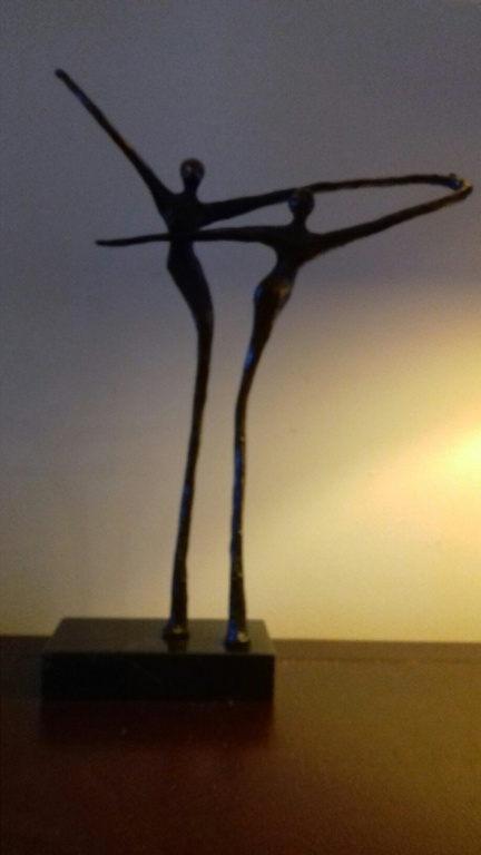 Verbronsde sculptuur op marmeren sokkel ** VERBONDENHEID ** kopen? Bied vanaf 39!