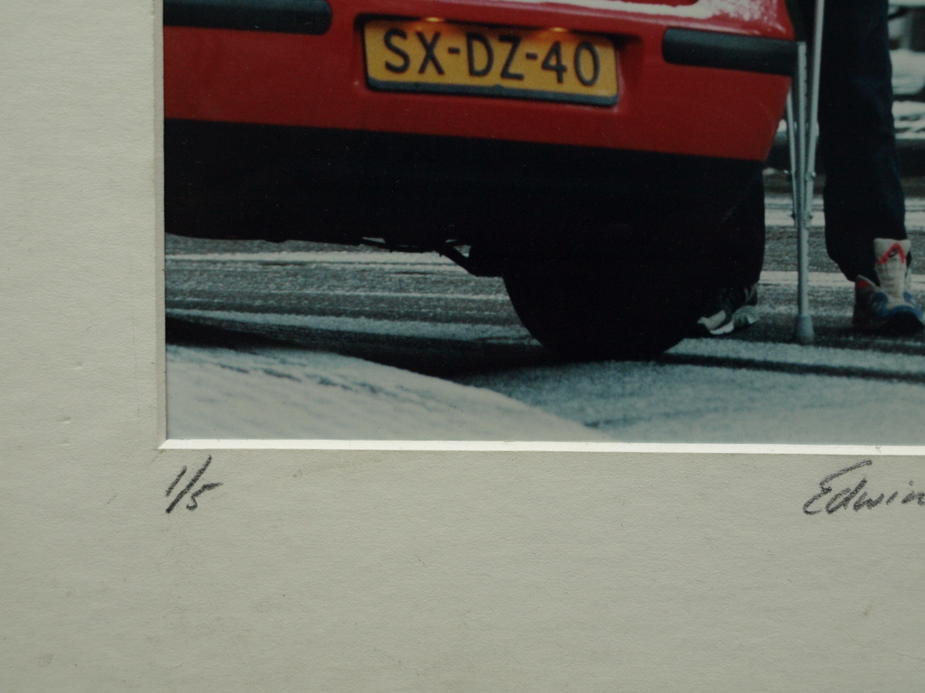 Edwin Smulders : Foto – Rode Volkswagen - gesigneerd – 1999 – oplage 5 ex. kopen? Bied vanaf 1!