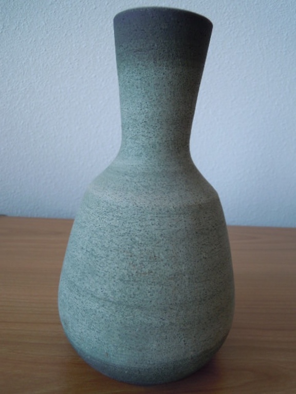 RAVELLI vaas 22 cm hoog in prachtige staat-gesigneerd en nr. kopen? Bied vanaf 20!