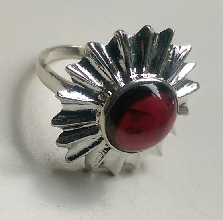 Super mooie zilveren ring met natuurlijke granaat kopen? Bied vanaf 28!