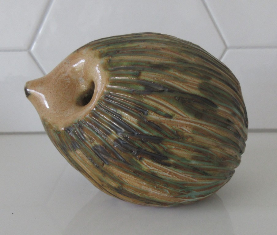Ongespecificeerd - Marc Goldberg PP Pottery - Kunst aardewerken spaarpot in de vorm van een egel kopen? Bied vanaf 1!