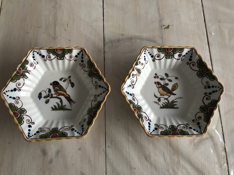 Makkum - Koninklijke Tichelaar - Twee zeskantige schaaltjes kopen? Bied vanaf 35!