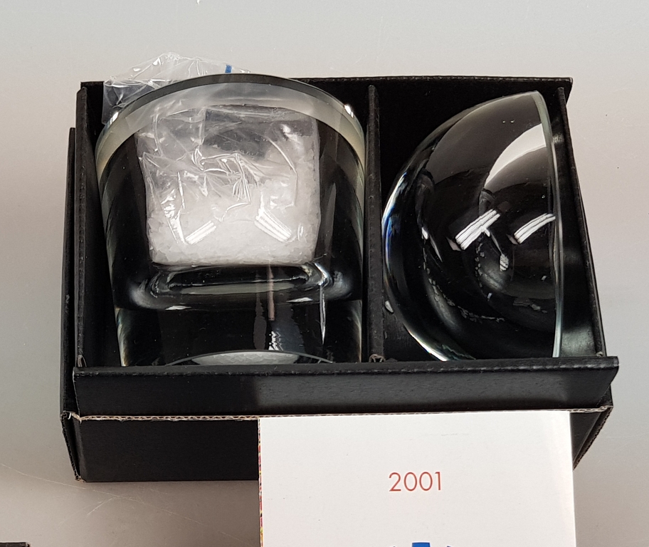 Willem Noyons design zoutvaatje 2-delig, eindejaarsgeschenk 2001 kopen? Bied vanaf 25!