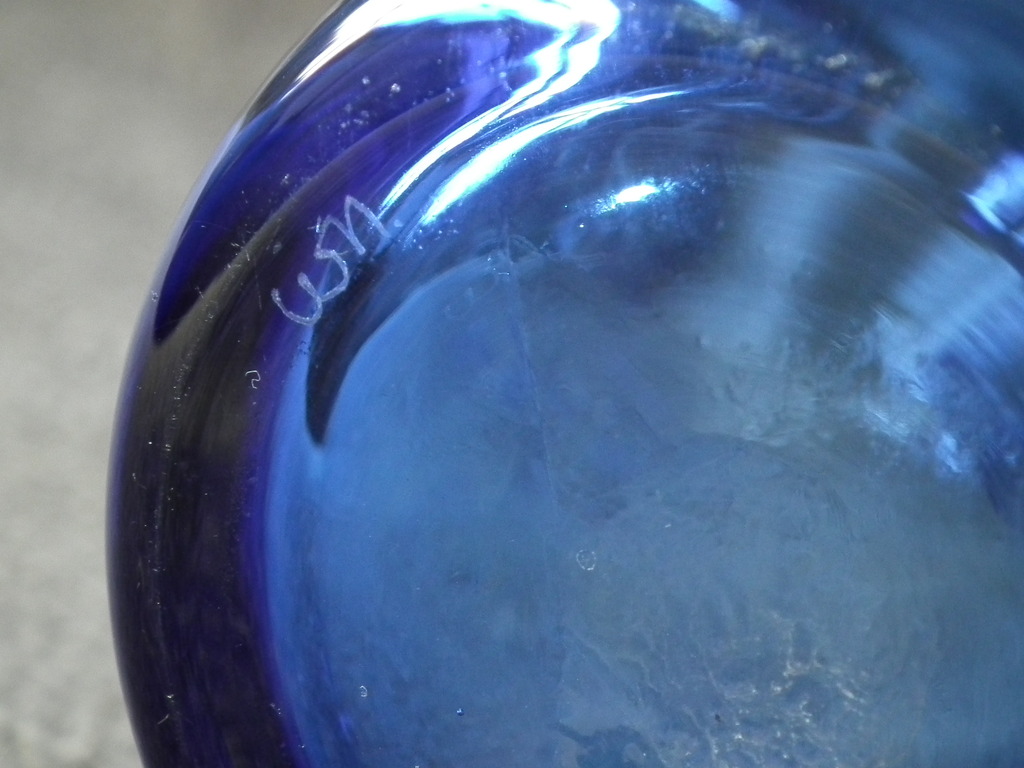 Willems Noyens gesigneerde blauwe vaas met optische banen kopen? Bied vanaf 28!