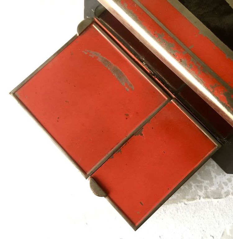 Modernistische Art deco - tabaksdoos - met zwart en rood banen decor - ca. 1930 kopen? Bied vanaf 9!