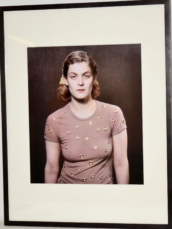 Bernhard Prinz: C-Print (Foto). Vrouw. Ingelijst kopen? Bied vanaf 300!