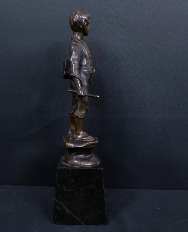 Spiro Schwatenberg: Gepatineerd bronzen sculptuur, Jongen met boek kopen? Bied vanaf 1!