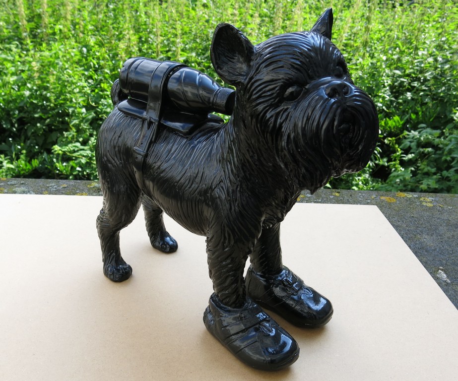 William Sweetlove: Hars, Cloned Griffon Bruxellois with pet bottle verkocht voor € 450!