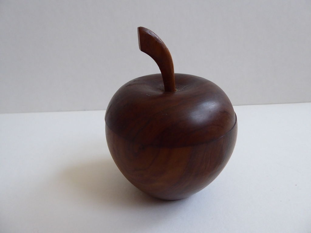 houten appeltje uit de jaren '60 kopen? Bied vanaf 11!