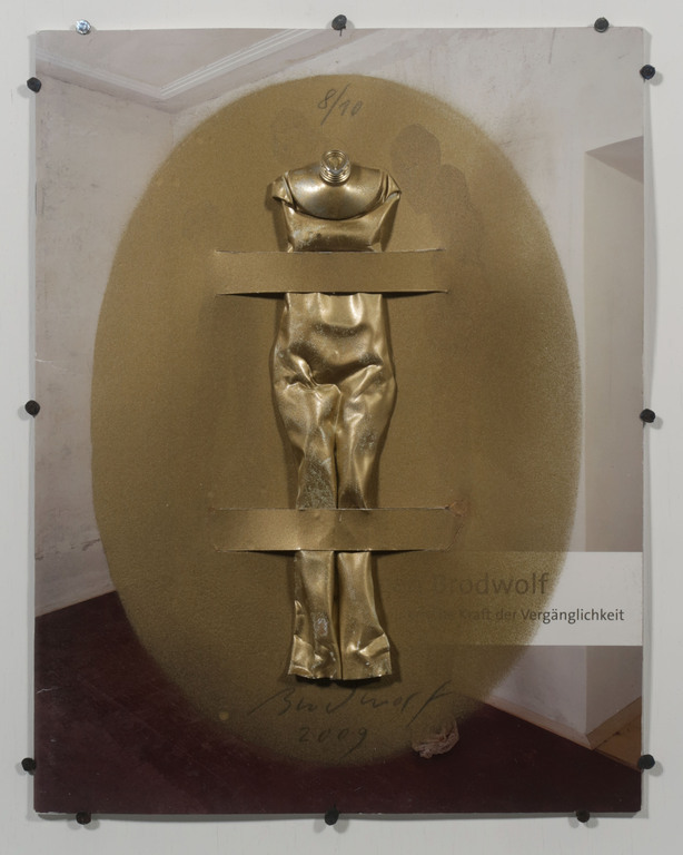 Jurgen Brodwolf: Assemblage, Vrouwfiguur tube - Ingelijst kopen? Bied vanaf 300!