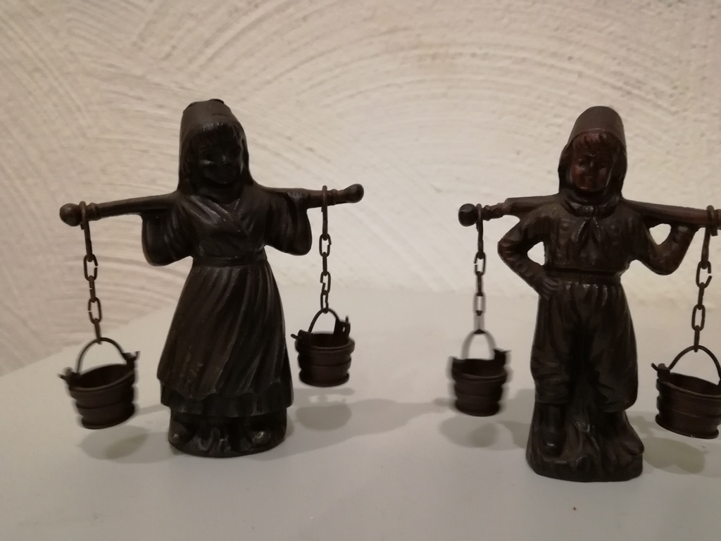 bronzen koppeltje - waterdragers - periode 1960 kopen? Bied vanaf 10!