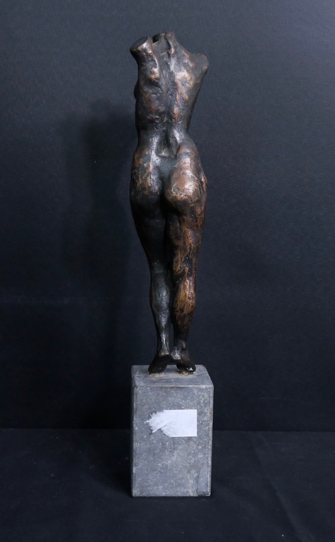 Onbekende kunstenaar: Massief bronzen sculptuur, Vrouwelijk naakt kopen? Bied vanaf 300!