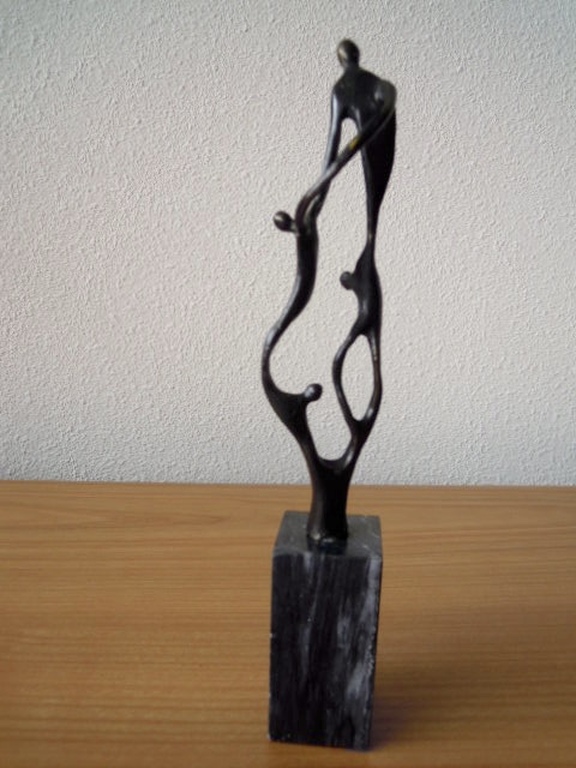 Bronzen beeldje CORRY AMMERLAAN 23 CM HOOG. kopen? Bied vanaf 30!