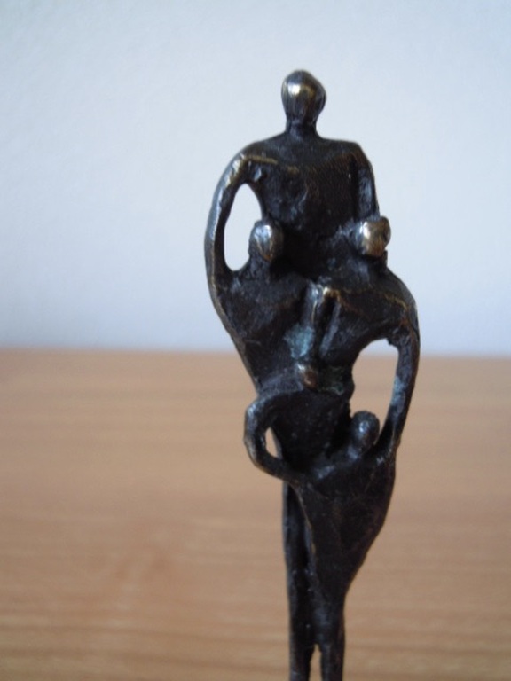 Prachtig bronzen beeldje Corry Ammerlaan - 5 personen - 11 cm hoog. kopen? Bied vanaf 25!