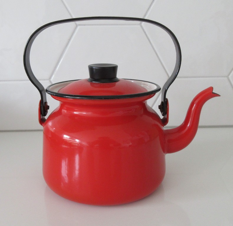 Kaj Franck voor Arabia Finel - Emaille kersenrode theepot kopen? Bied vanaf 30!