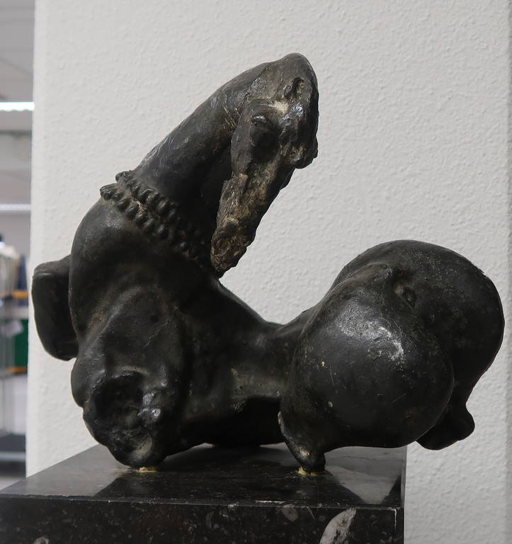 Arthur Spronken: Bronzen beeld op granieten sokkel, Paard  verkocht voor € 9650!