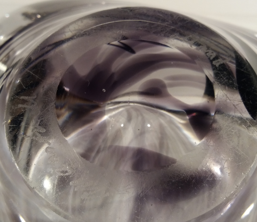 Max Verboeket schaal glas met paarse slingers. Kristalunie Maastricht. kopen? Bied vanaf 45!