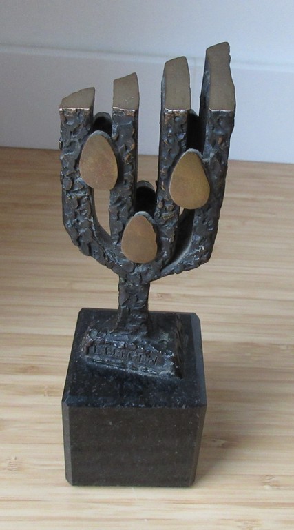 Onbekende kunstenaar - Bronzen beeld van gestileerde boom op marmeren voet getit kopen? Bied vanaf 28!