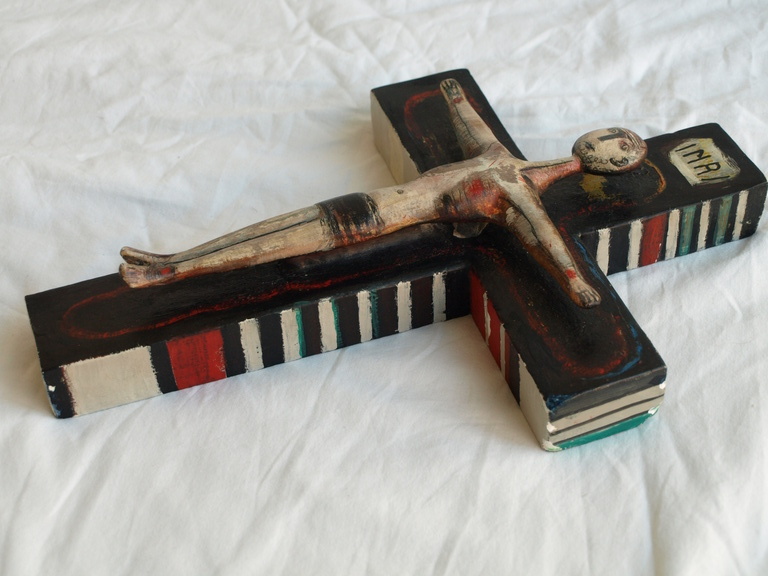 Pieter van Velzen : Hout en acrylverf , Kruisbeeld – gesigneerd – 1963 kopen? Bied vanaf 250!